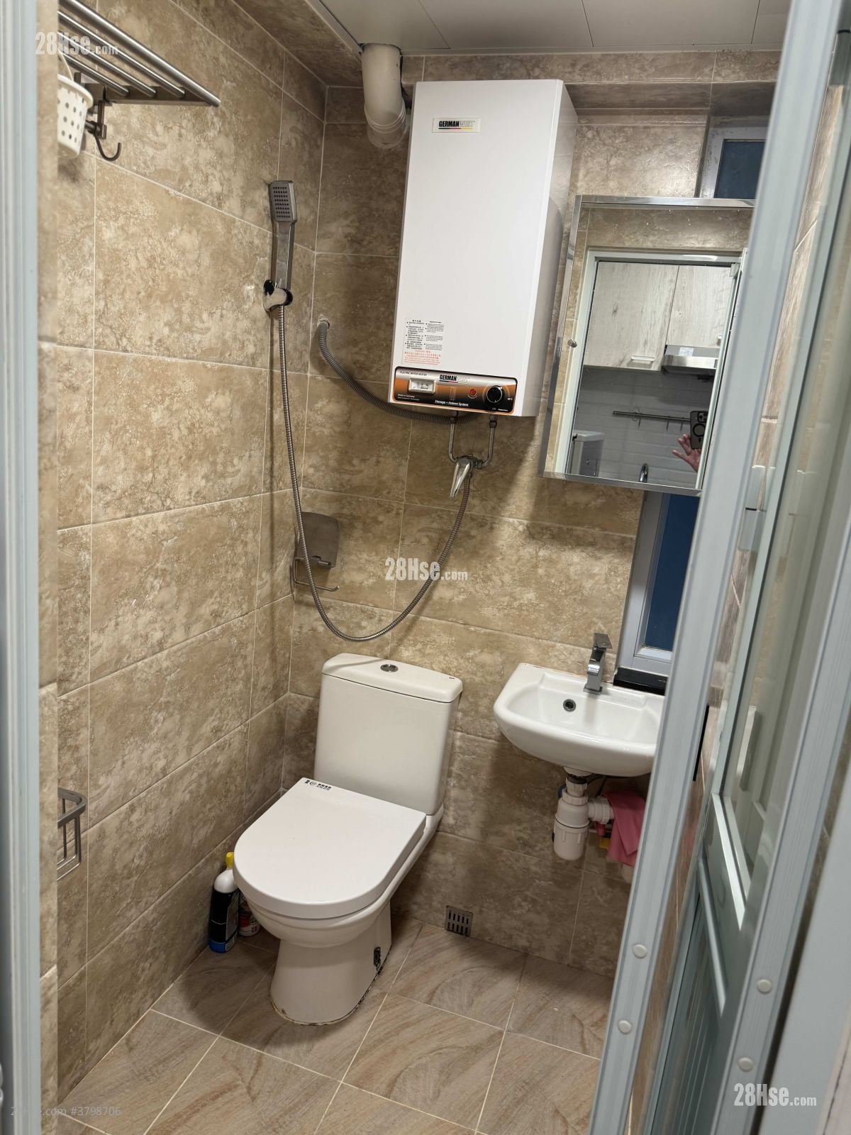 Sun Kai Mansion Rental 140 ft²