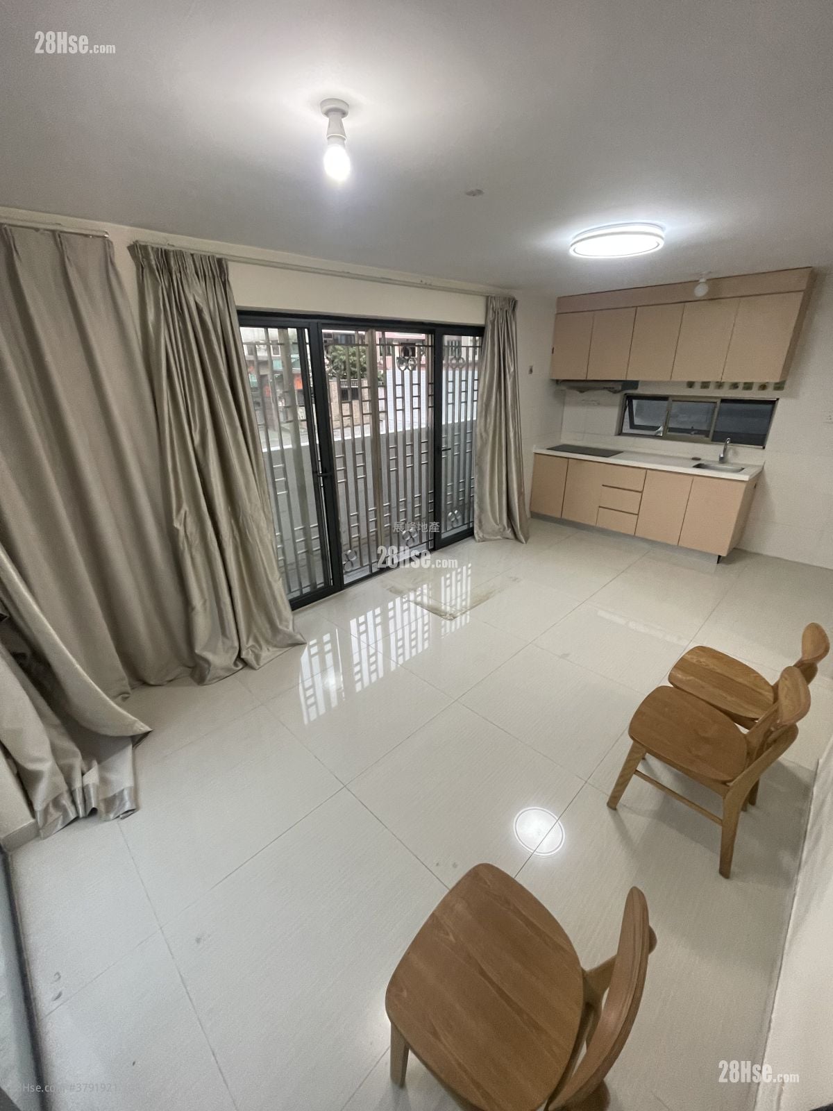 村屋 租盘 3 房 , 2 浴室 700 平方尺