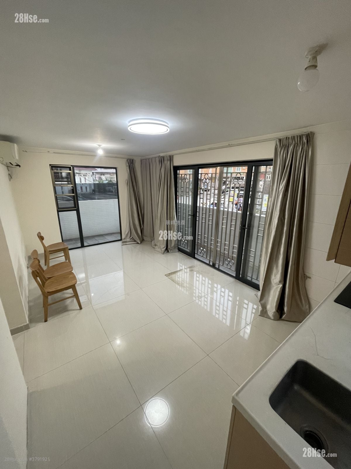 村屋 租盘 3 房 , 2 浴室 700 平方尺