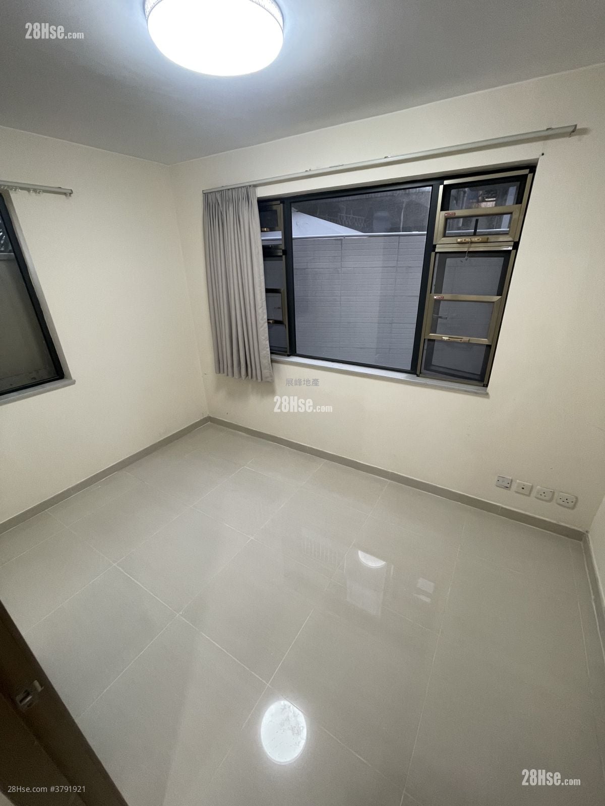 村屋 租盘 3 房 , 2 浴室 700 平方尺