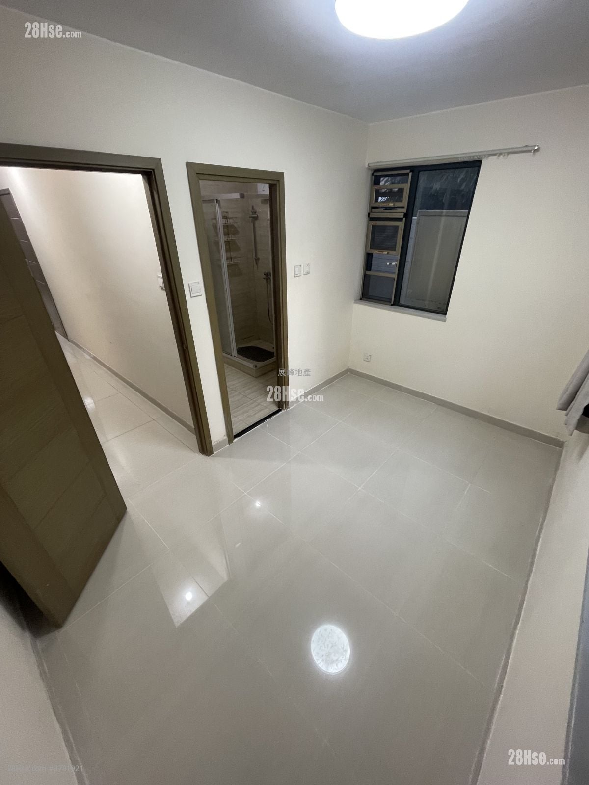 村屋 租盘 3 房 , 2 浴室 700 平方尺