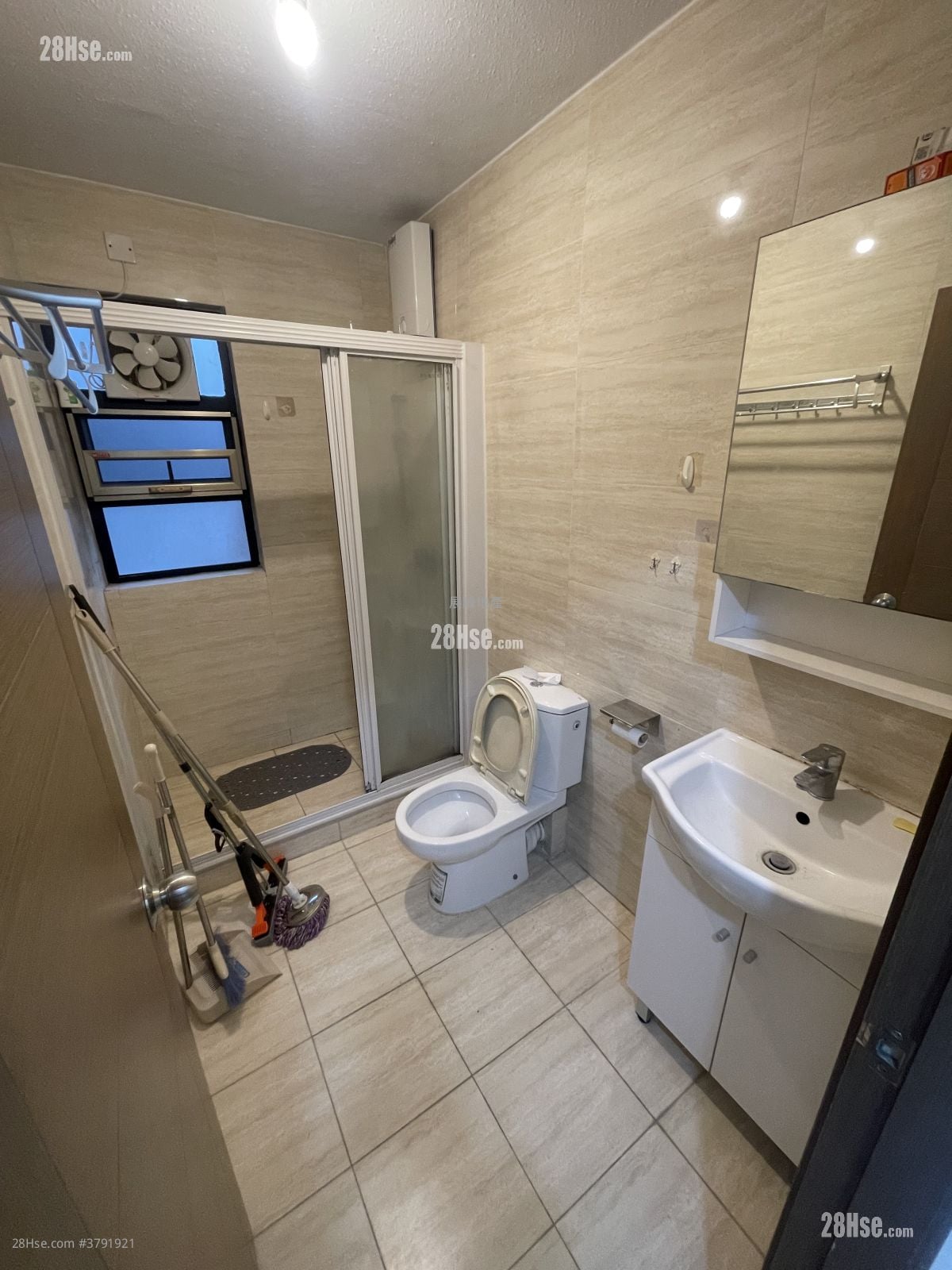 村屋 租盘 3 房 , 2 浴室 700 平方尺