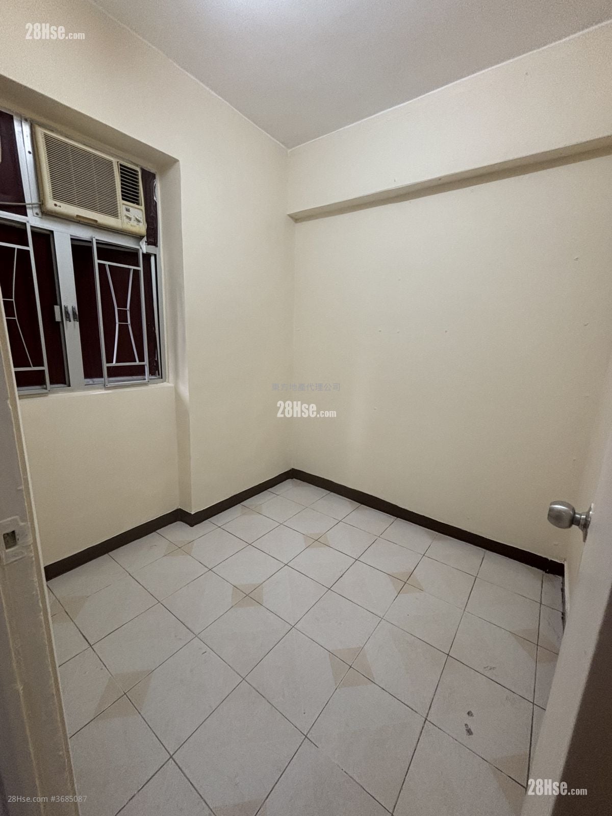 Honour Building Rental 2 Bedrooms , 1 Bathroom 287 ft²