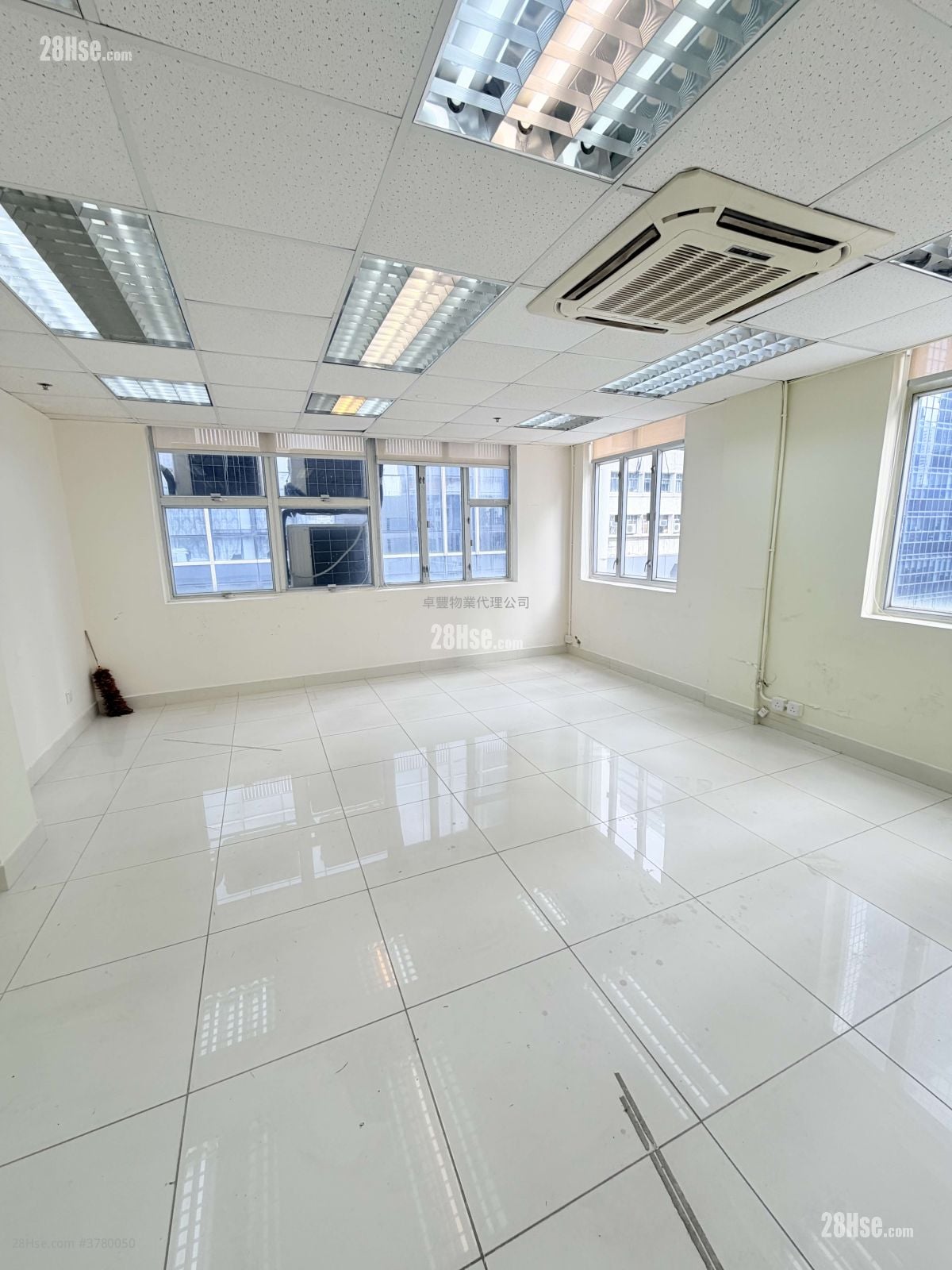 益大工业大厦 租盘 开放式间隔 300 平方尺