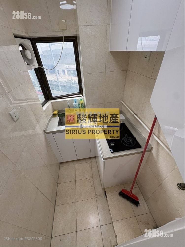 Royal Building Rental 3 Bedrooms , 1 Bathroom 2,000 ft²