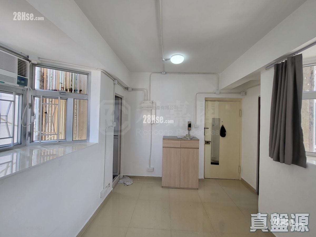 Shun Fat Building Sell 1 Bedroom , 1 Bathroom 159 ft²