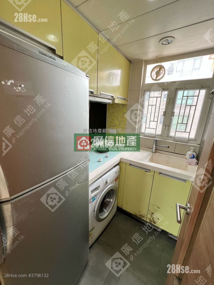 Metroregalia Rental 3 Bedrooms , 1 Bathroom 464 ft²