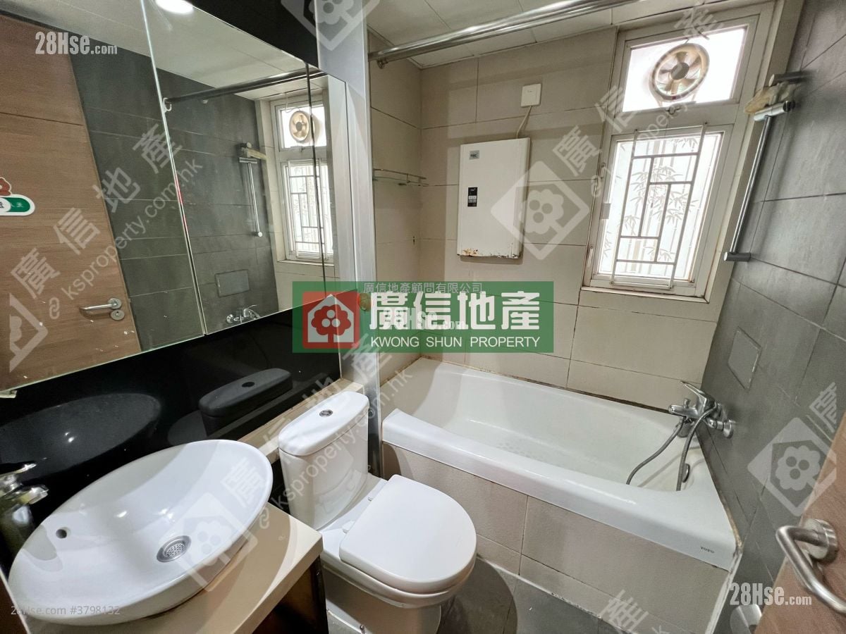 Metroregalia Rental 3 Bedrooms , 1 Bathroom 464 ft²