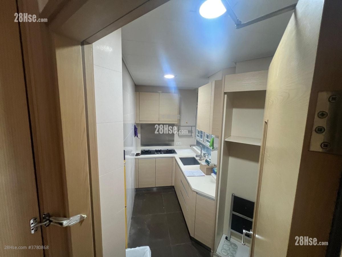 Lions Rise Sell 2 Bedrooms 567 ft²