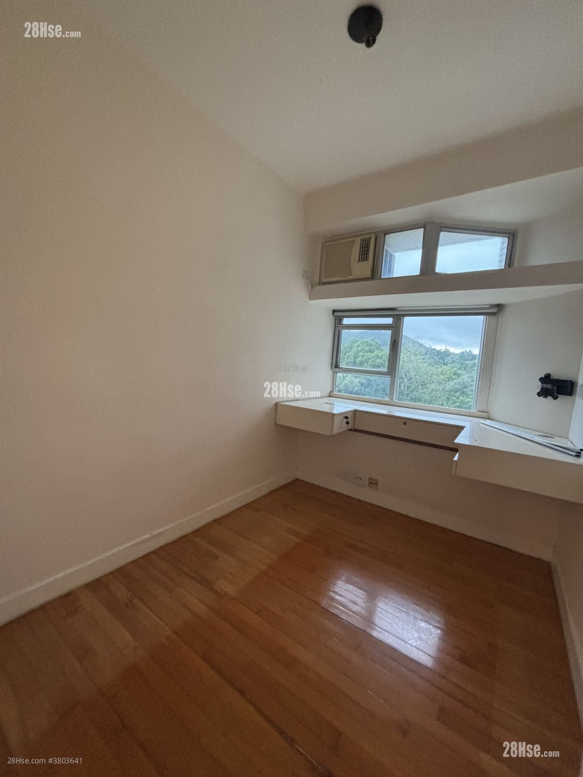 Kingswood Villas Sell 3 Bedrooms , 2 Bathrooms 623 ft²