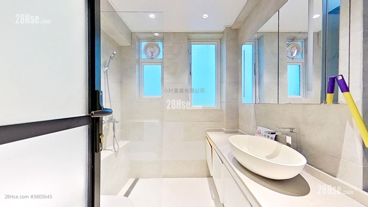 浴室: 华里6-7号 租盘 1 房 , 1 浴室 368 平方尺