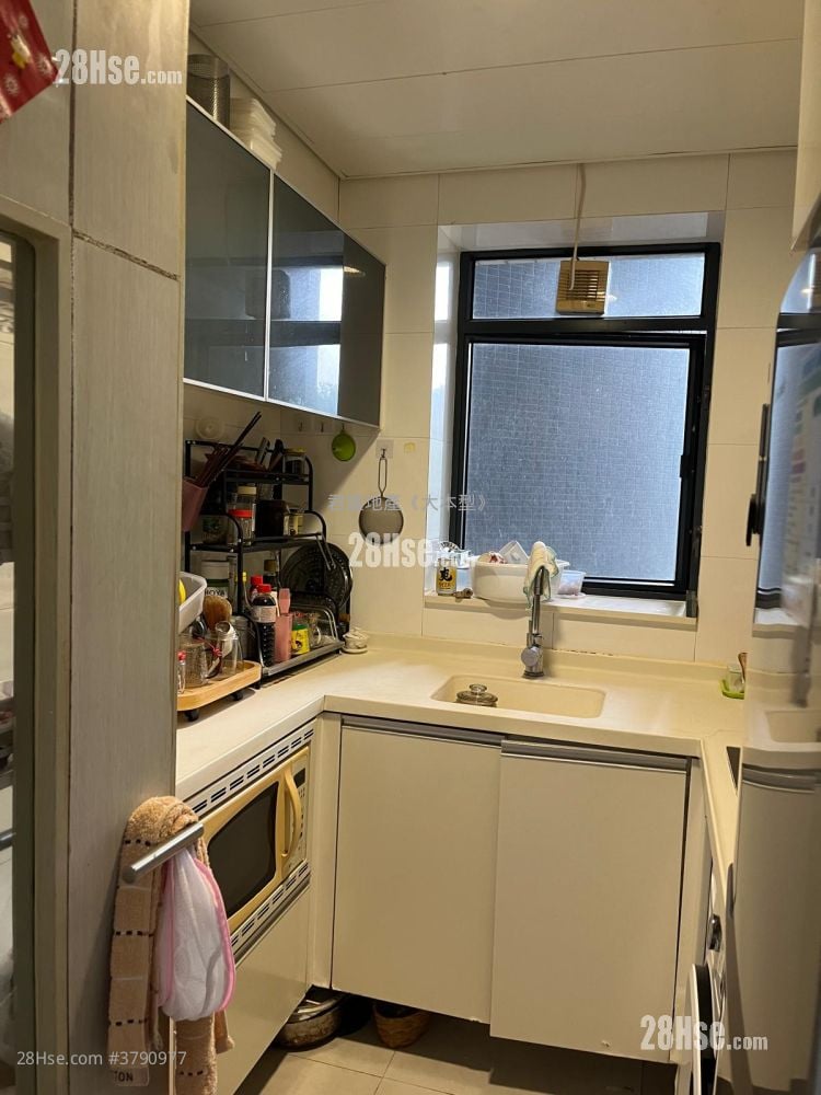 Canaryside Rental 3 Bedrooms , 2 Bathrooms 666 ft²