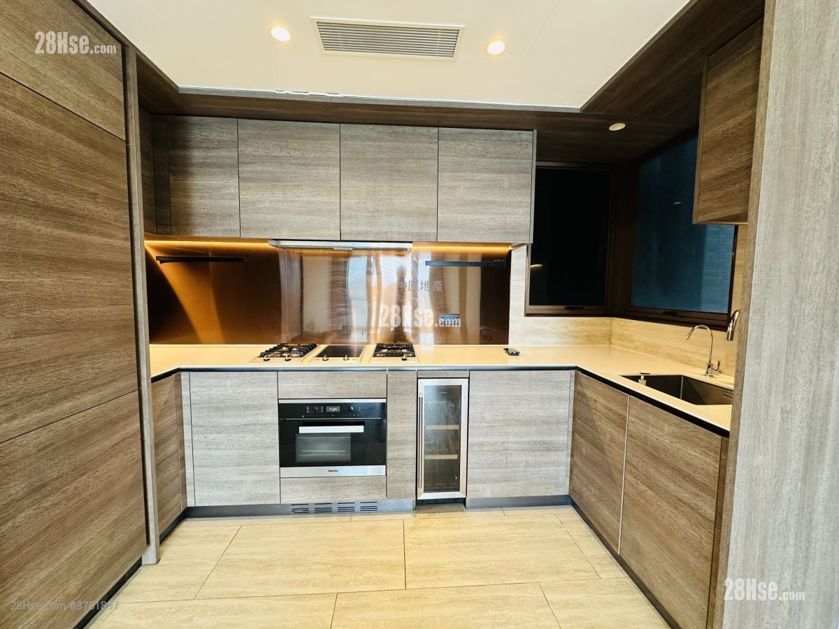 Lp10 Rental 3 Bedrooms , 2 Bathrooms 880 ft²