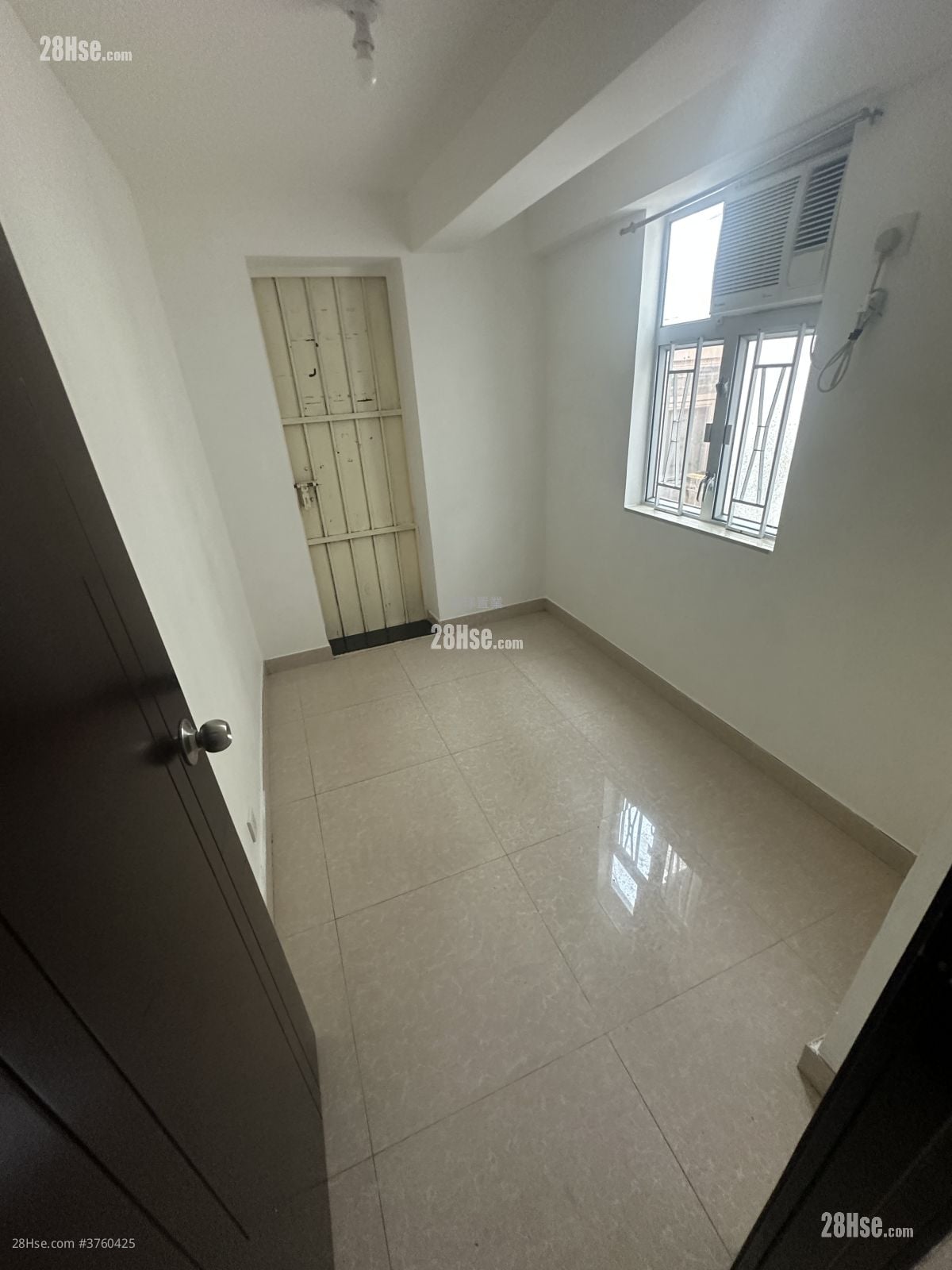 Fanling Wai Rental 2 Bedrooms , 1 Bathroom 320 ft²