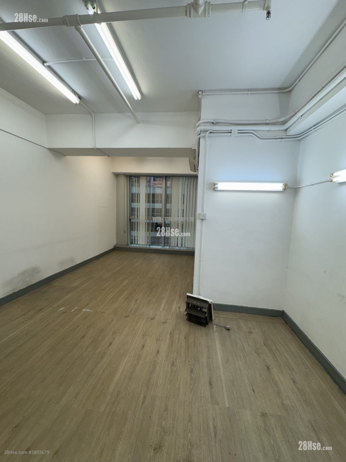 华创中心 租盘 444 平方尺