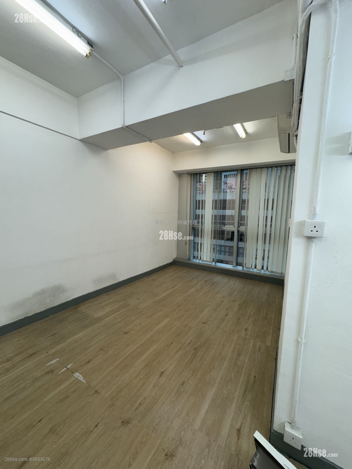 华创中心 租盘 444 平方尺