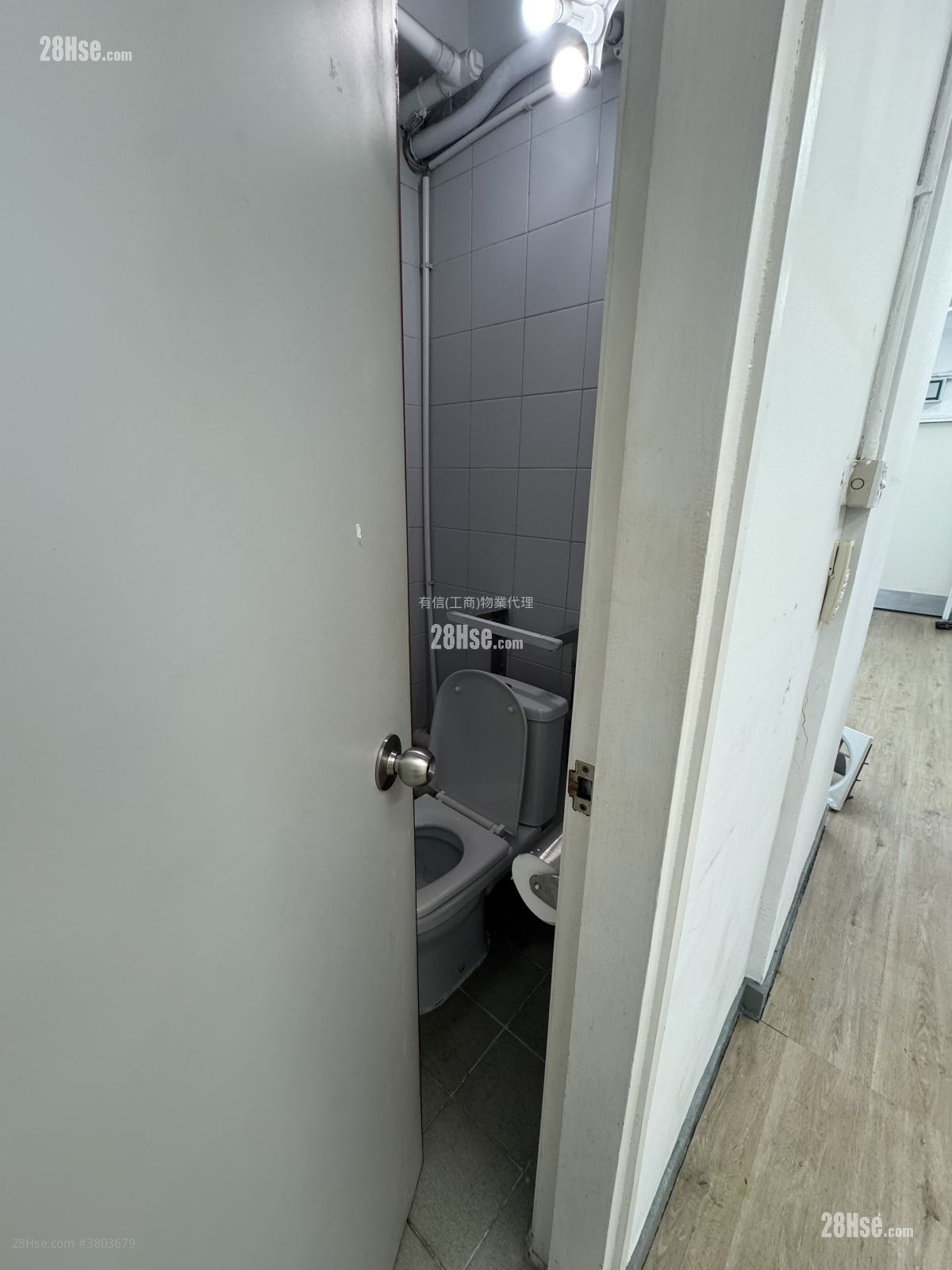 华创中心 租盘 444 平方尺