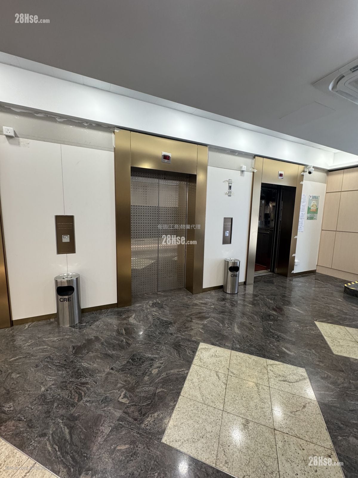 华创中心 租盘 444 平方尺