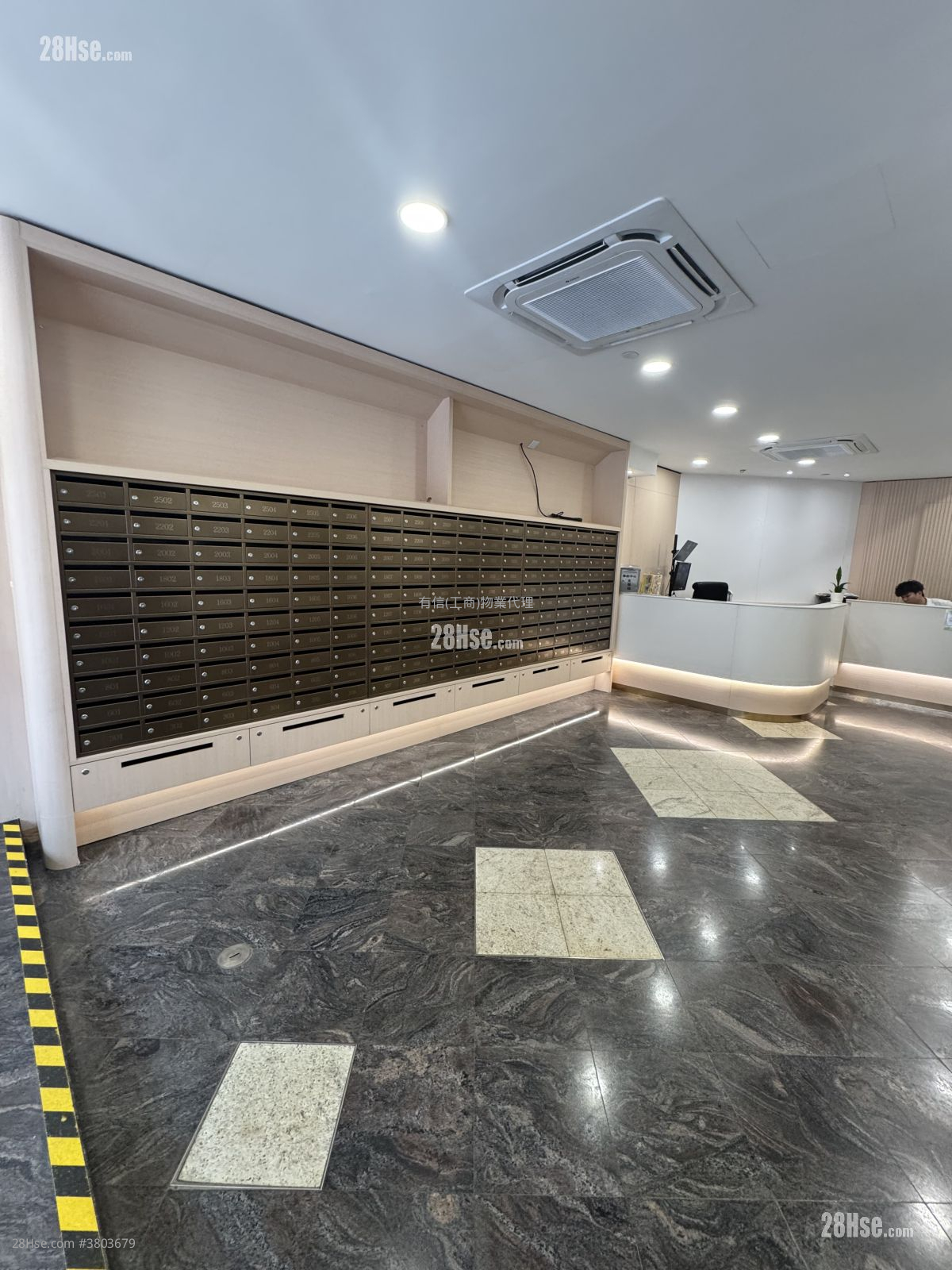 华创中心 租盘 444 平方尺