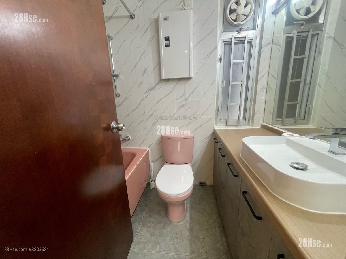 Riviera Gardens Rental 2 Bedrooms , 1 Bathroom 510 ft²