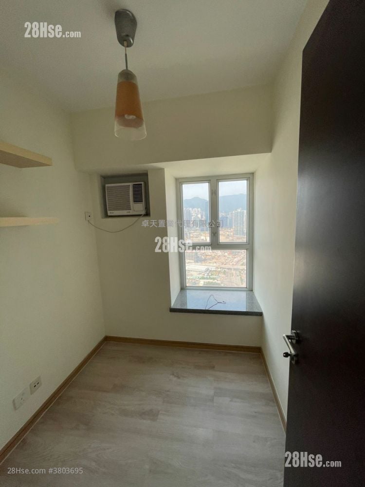 Grand Waterfront Sell 2 Bedrooms , 1 Bathroom 384 ft²