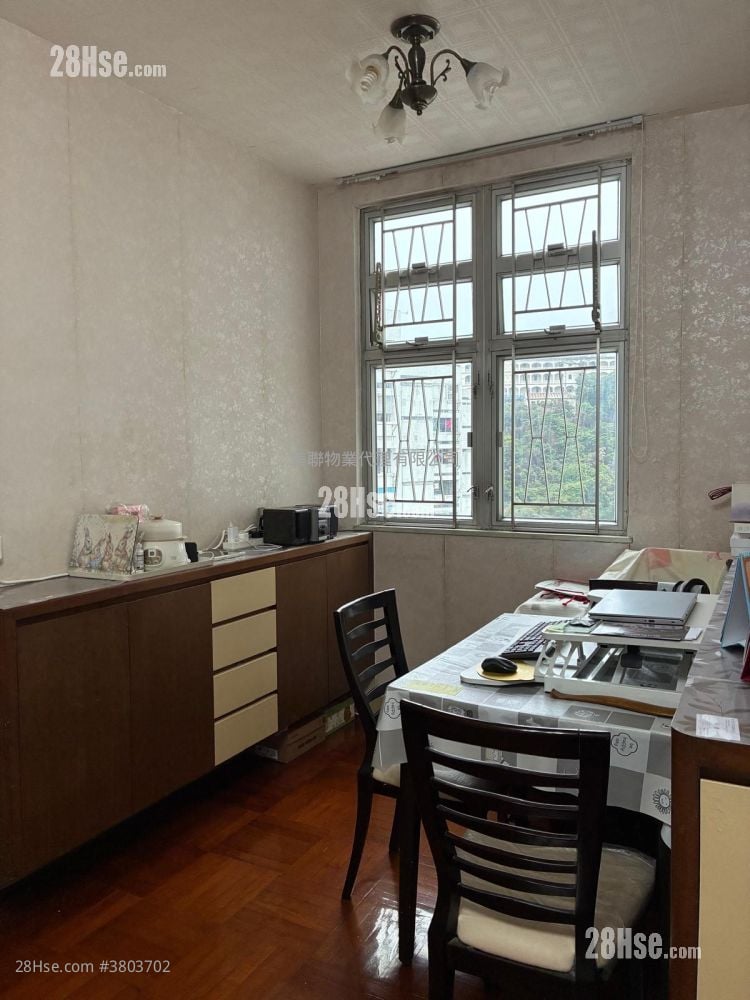 Eastway Towers Sell 2 Bedrooms , 1 Bathroom 471 ft²