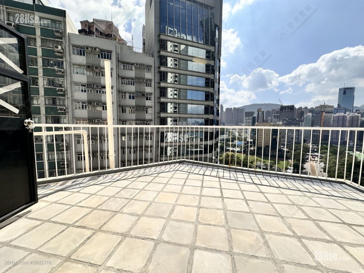 Hung On Building Sell 2 Bathrooms 724 ft²