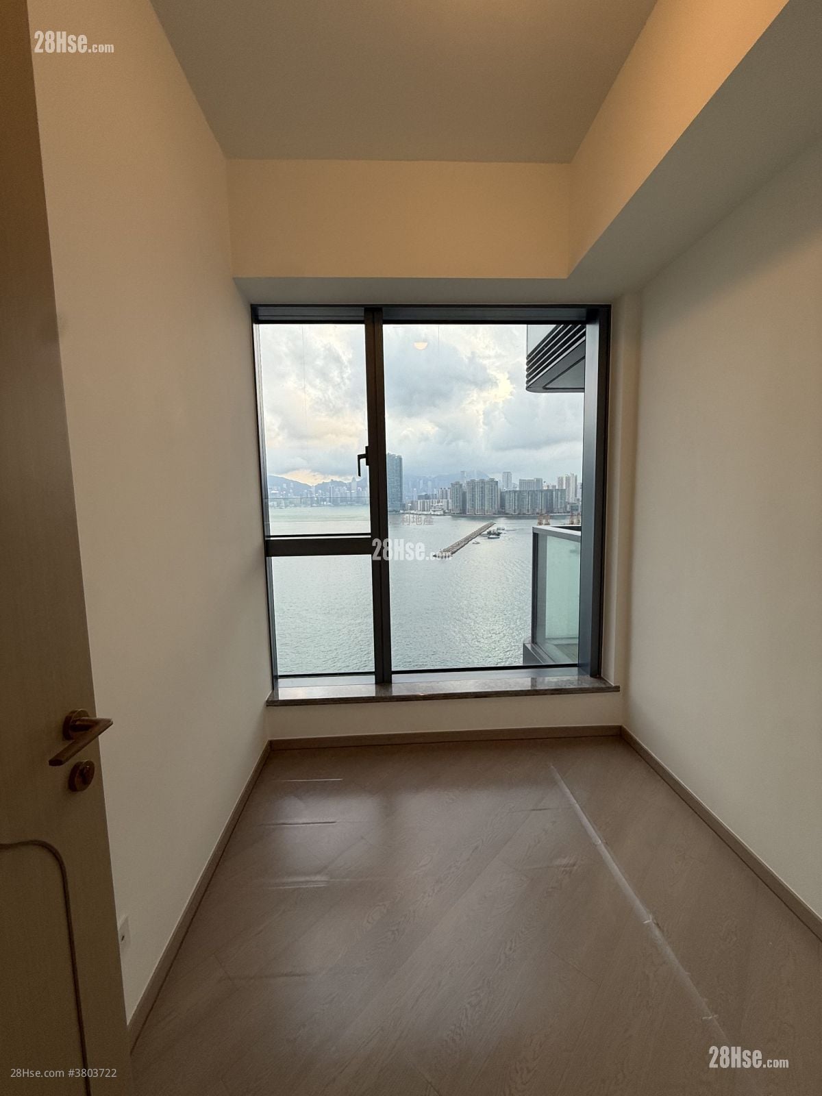 Victoria Voyage Rental 3 Bedrooms , 1 Bathroom 559 ft²