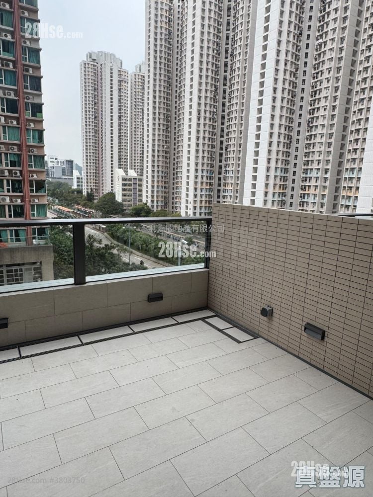 Yoho West Sell 245 ft²