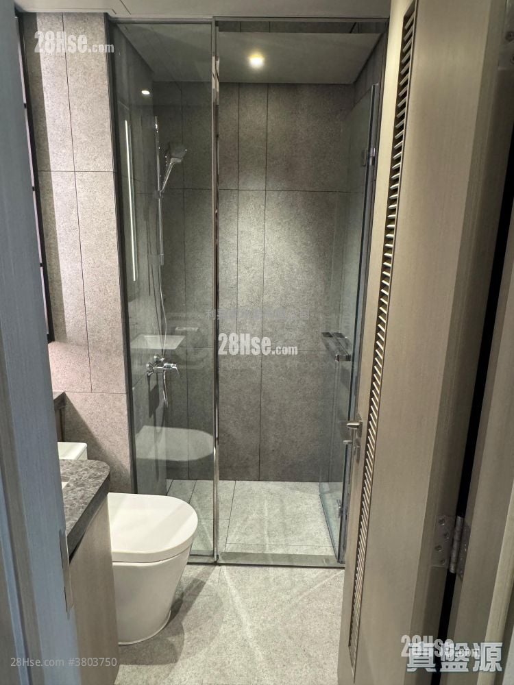 Yoho West Sell 245 ft²