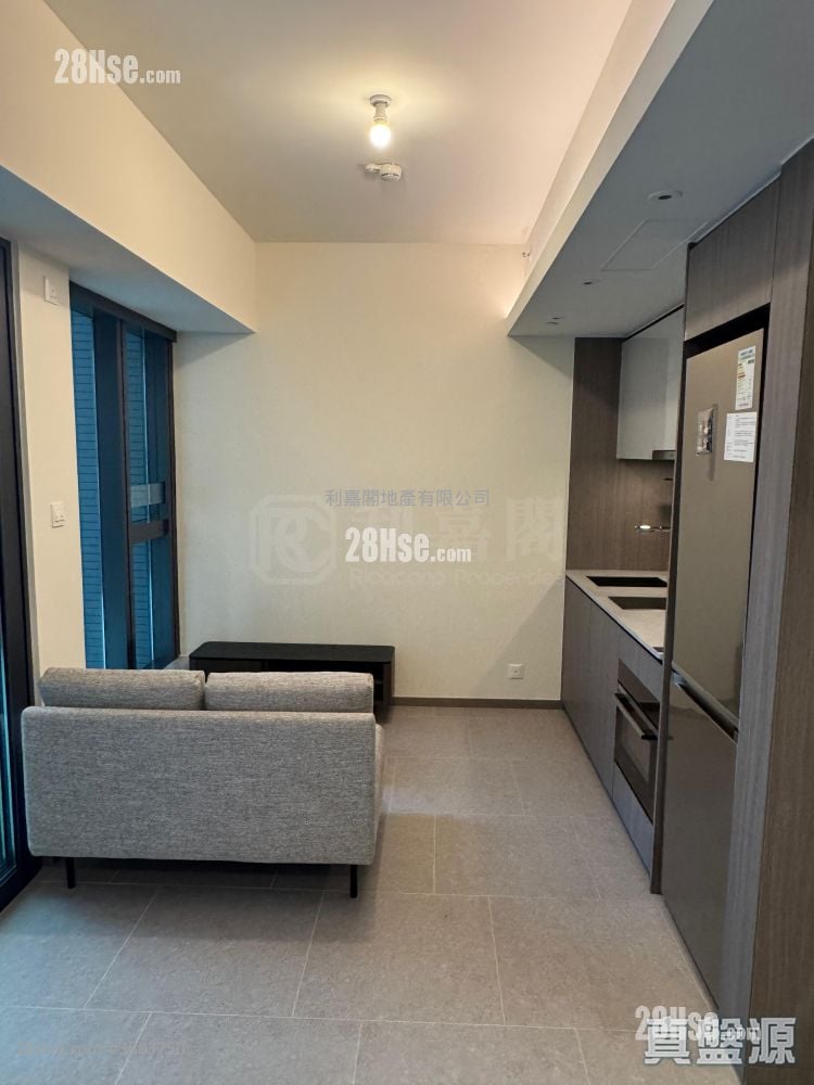 Yoho West Sell 245 ft²