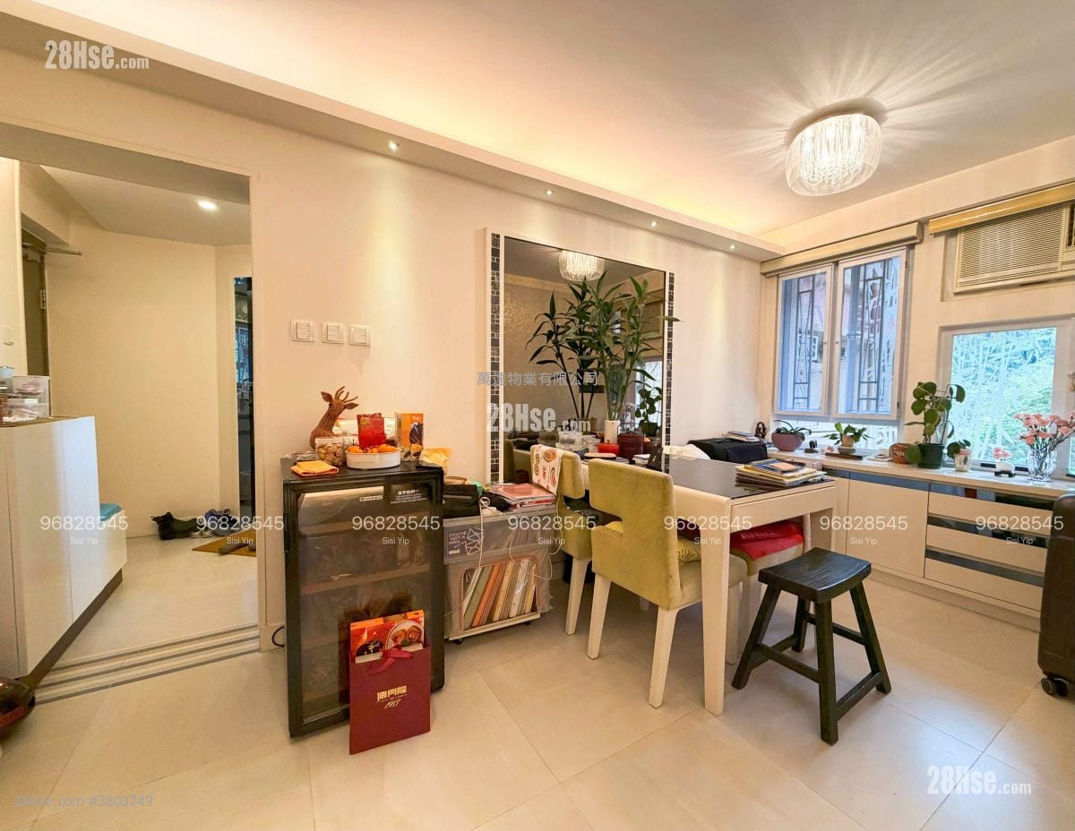 Yue Tin Court Sell 3 Bedrooms , 1 Bathroom 568 ft²