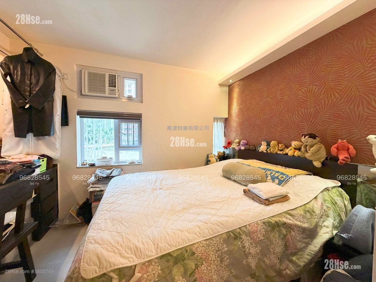 Yue Tin Court Sell 3 Bedrooms , 1 Bathroom 568 ft²