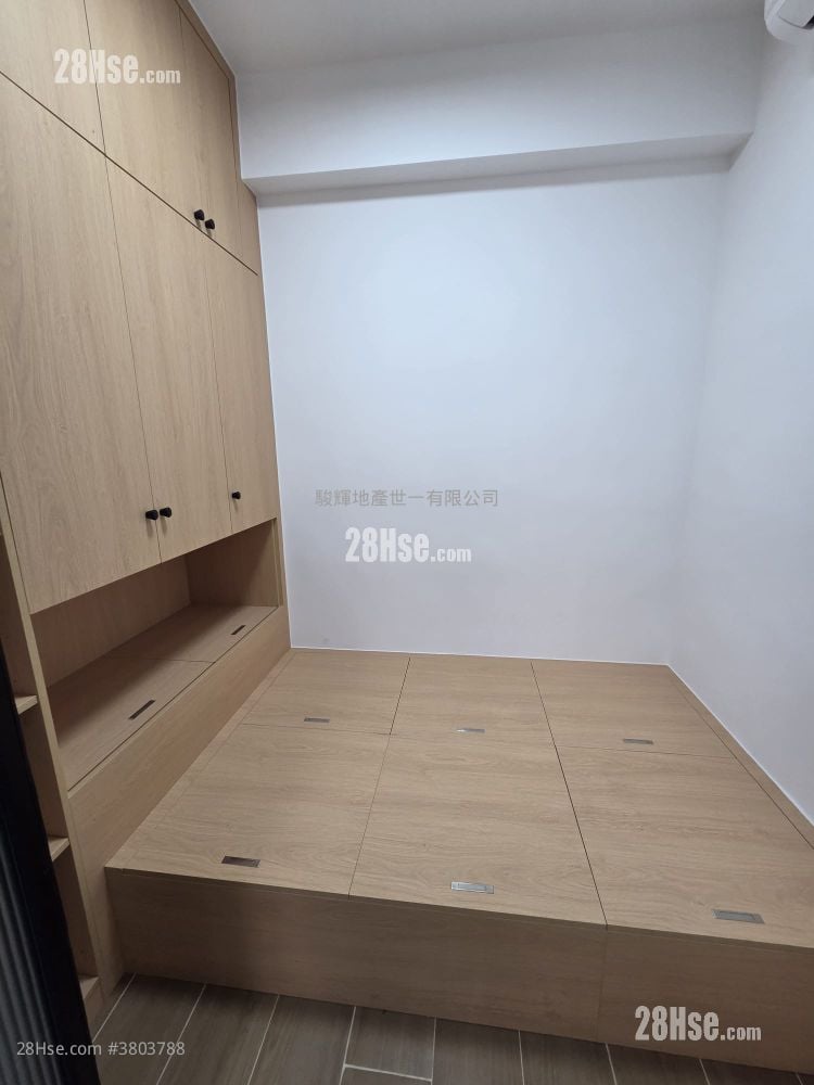 Golden Crown Court Rental 2 Bedrooms , 1 Bathroom 200 ft²