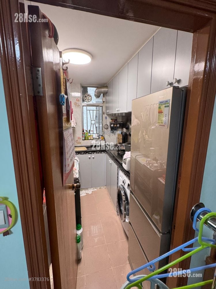 Charming Garden Sell 3 Bedrooms , 2 Bathrooms 592 ft²