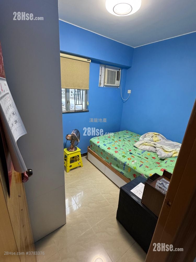 Charming Garden Sell 3 Bedrooms , 2 Bathrooms 592 ft²