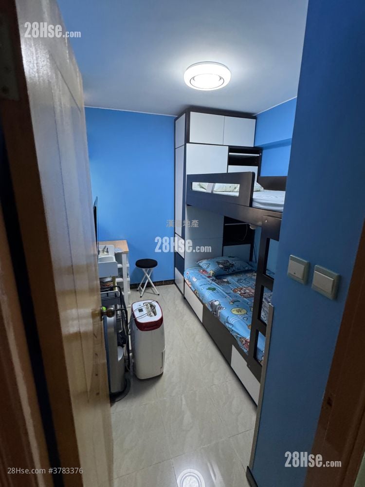 Charming Garden Sell 3 Bedrooms , 2 Bathrooms 592 ft²