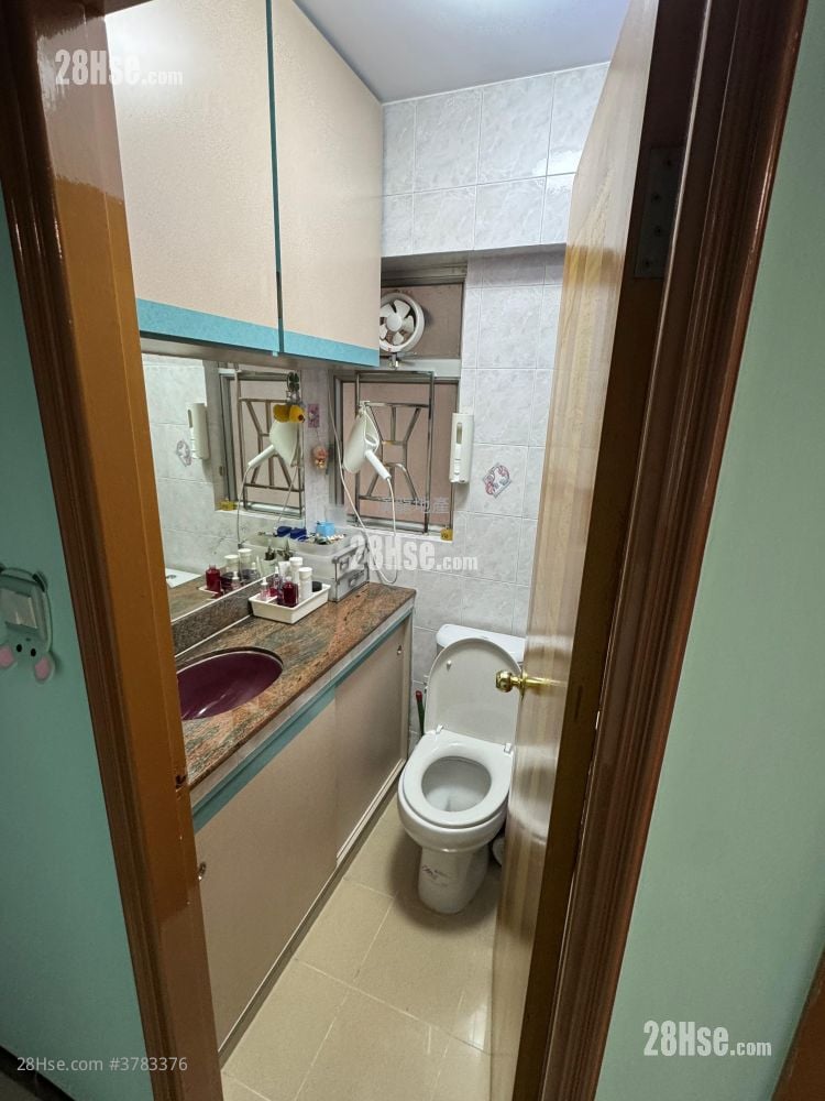 Charming Garden Sell 3 Bedrooms , 2 Bathrooms 592 ft²