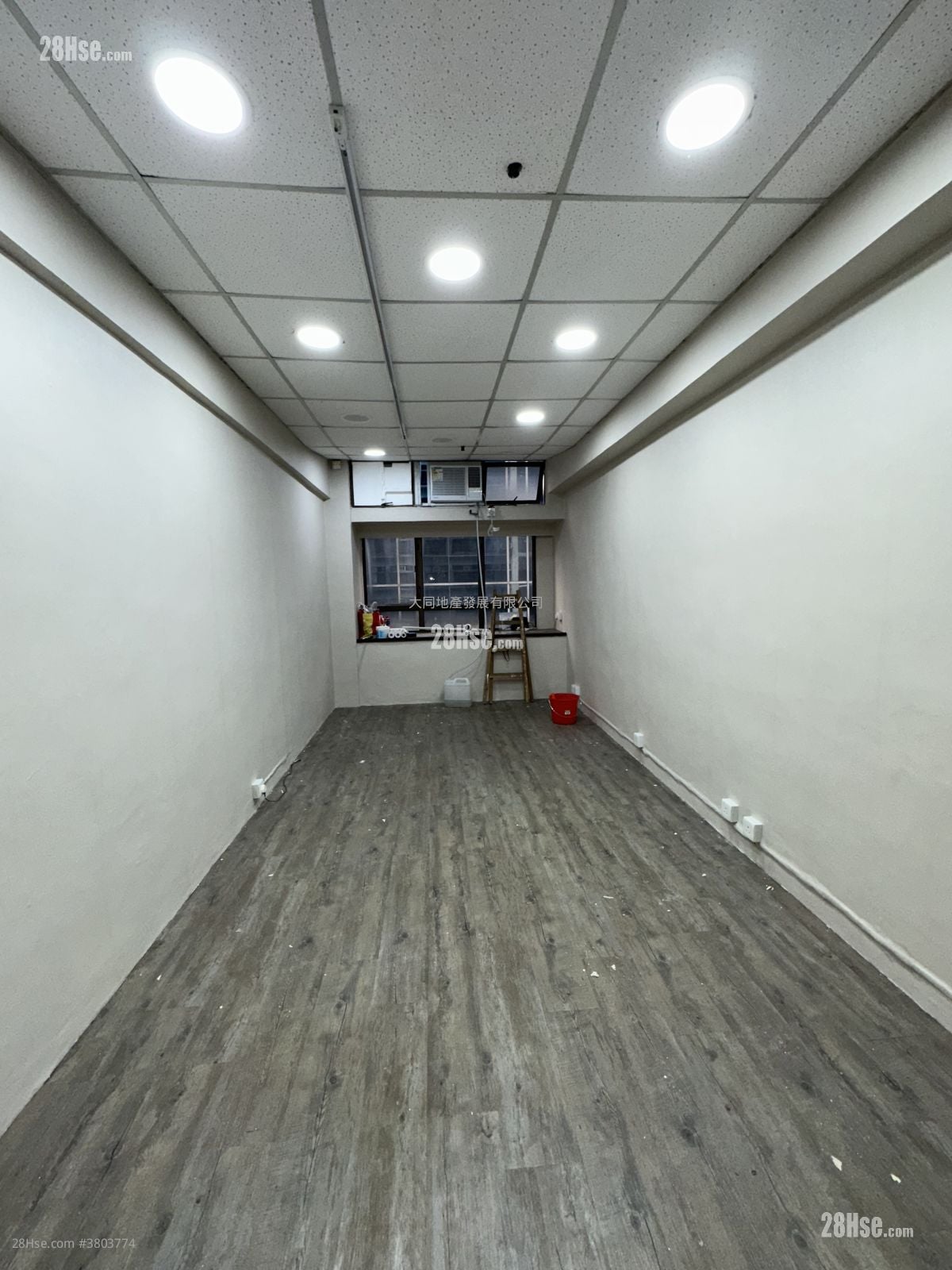 Pakpolee Commercial Centre Rental Studio