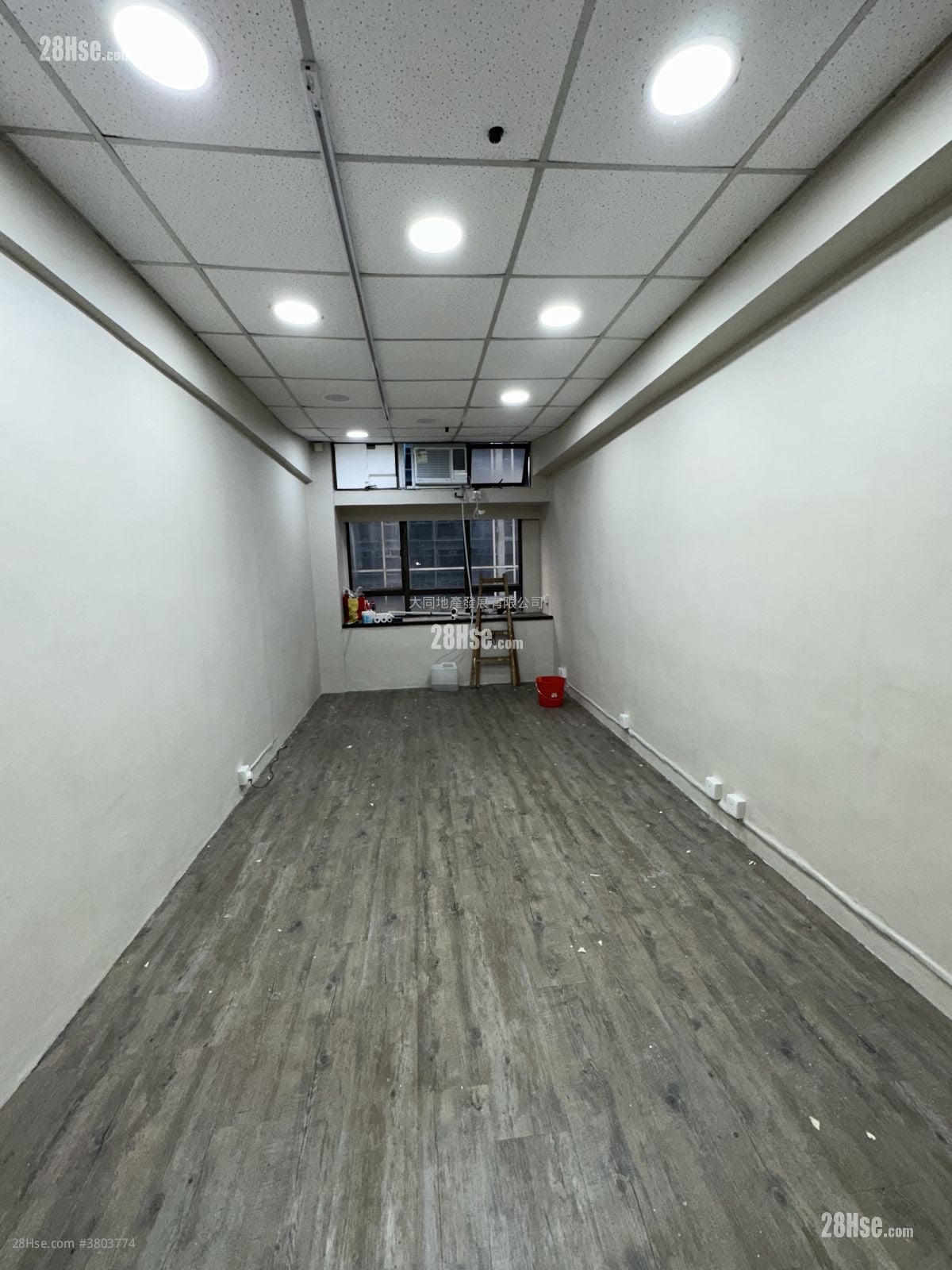 Pakpolee Commercial Centre Rental Studio
