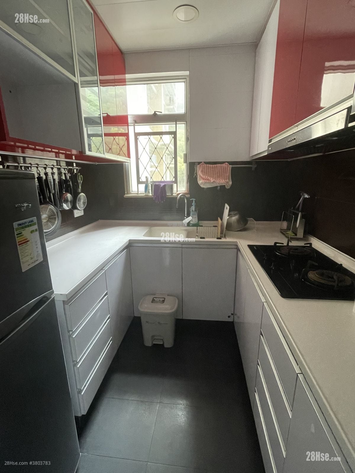 Tsz Oi Court Sell 3 Bedrooms 650 ft²