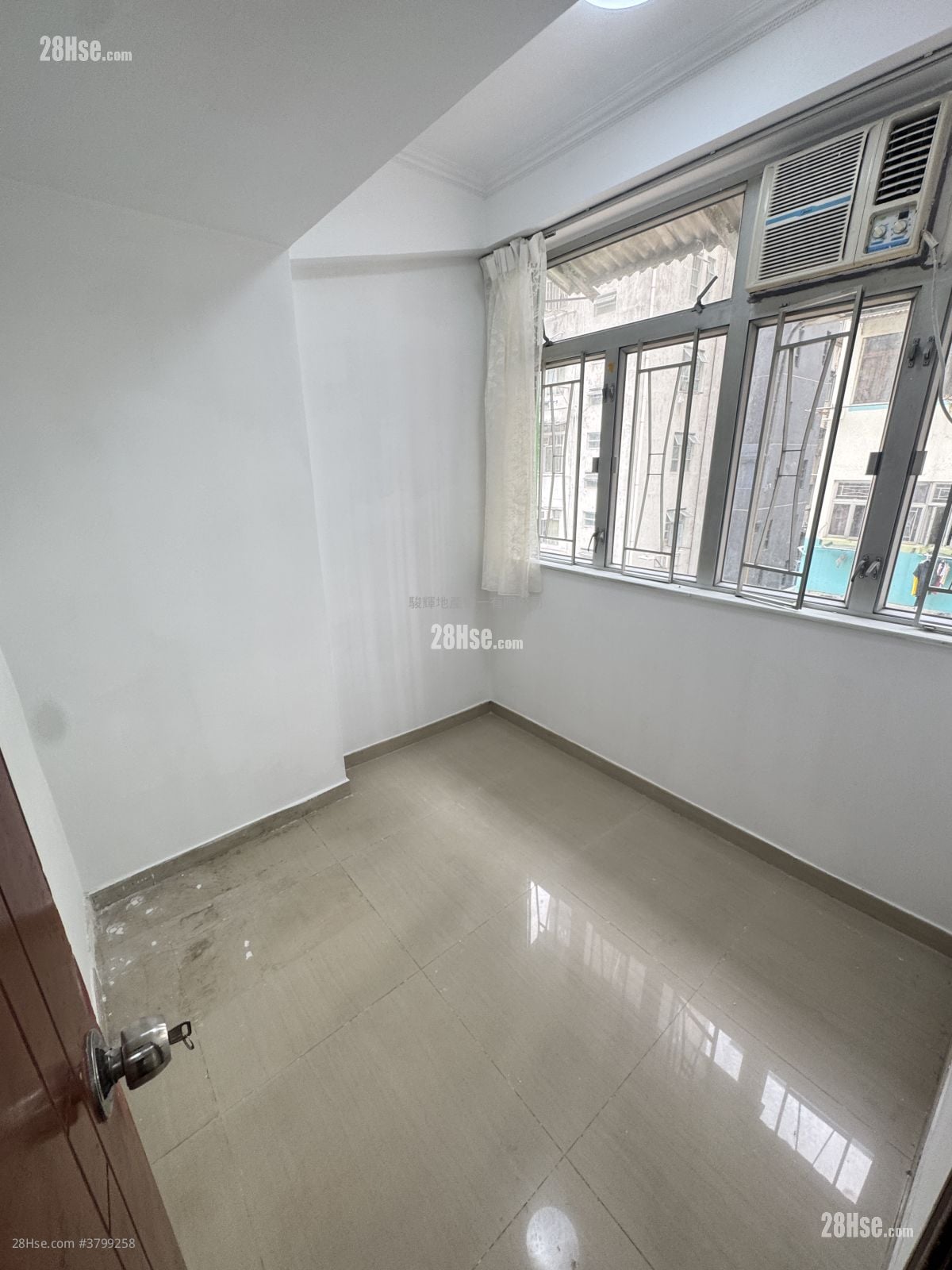 金冠楼 租盘 2 房 , 1 浴室 293 平方尺