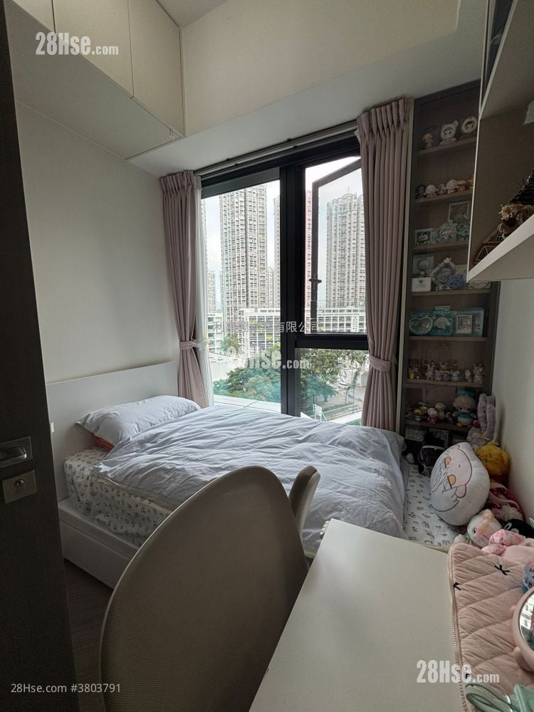 Yoho West Sell 3 Bedrooms 650 ft²