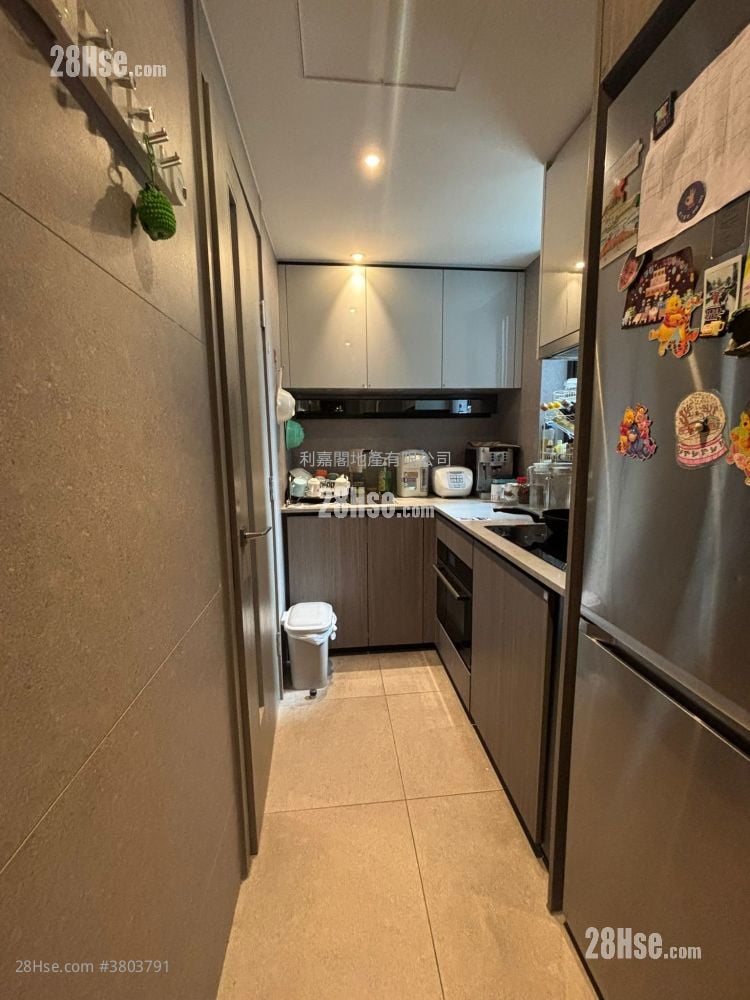 Yoho West Sell 3 Bedrooms 650 ft²