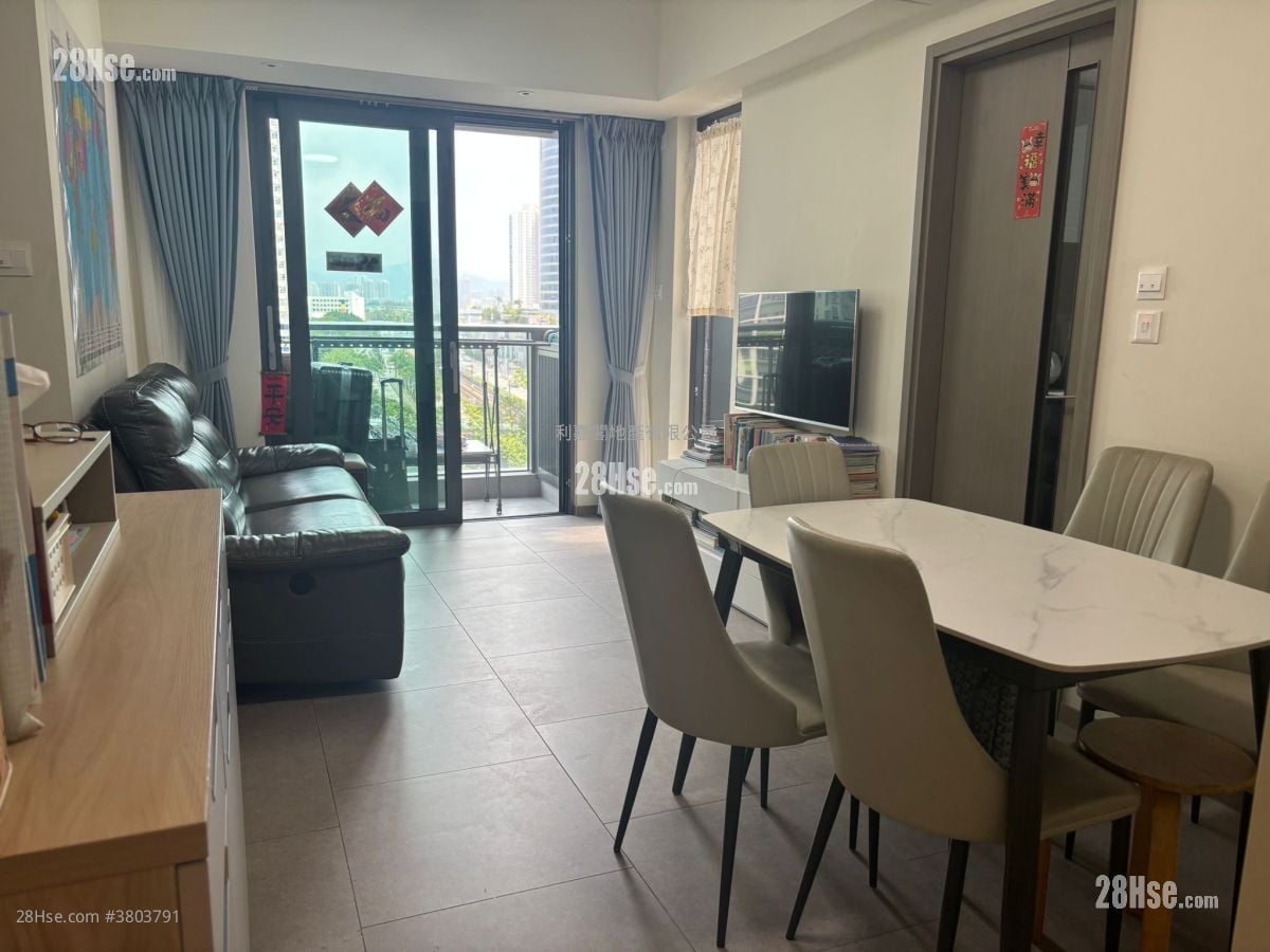 Yoho West Sell 3 Bedrooms 650 ft²