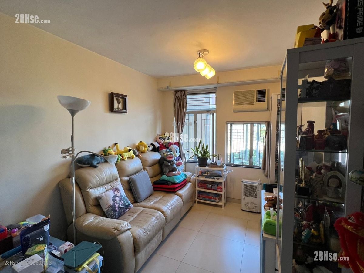 Yue Tin Court Sell 2 Bedrooms , 1 Bathroom 483 ft²