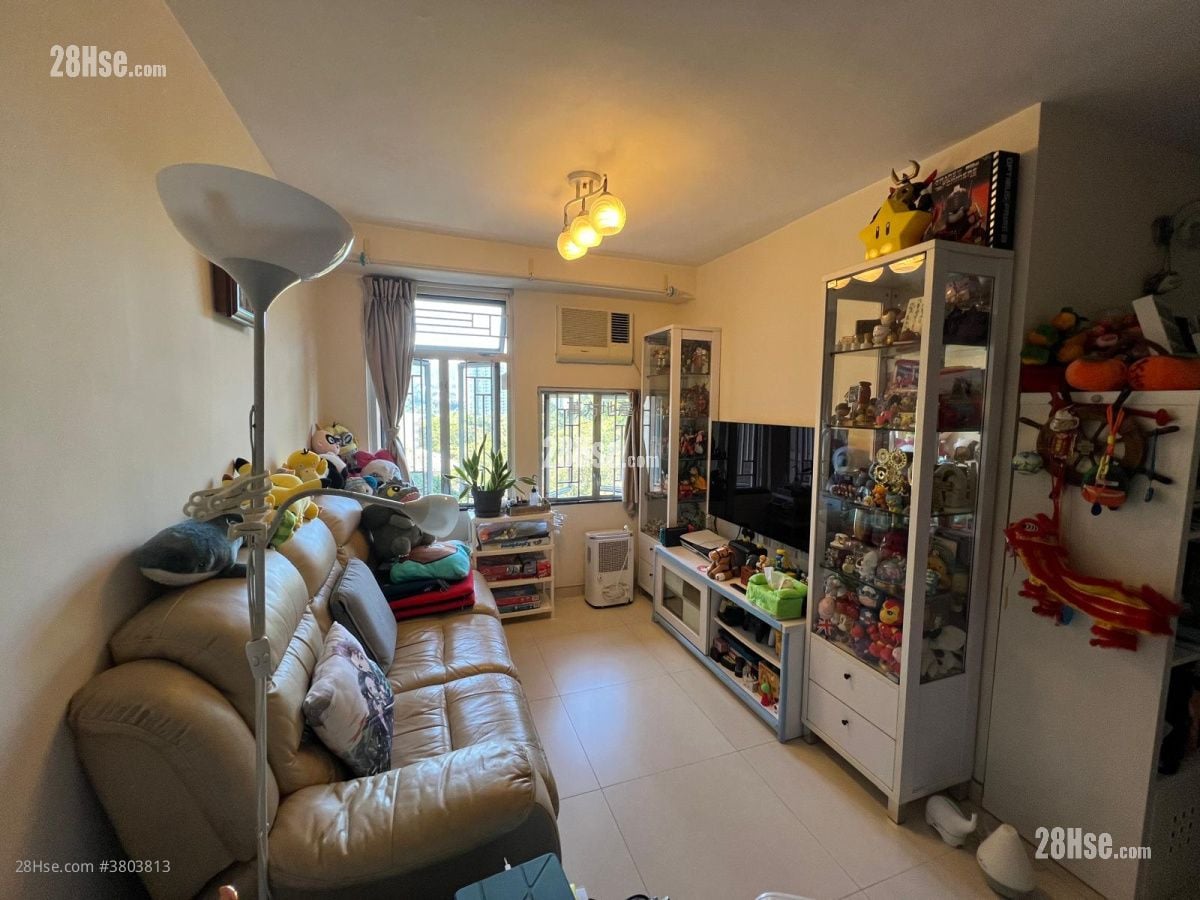 Yue Tin Court Sell 2 Bedrooms , 1 Bathroom 483 ft²