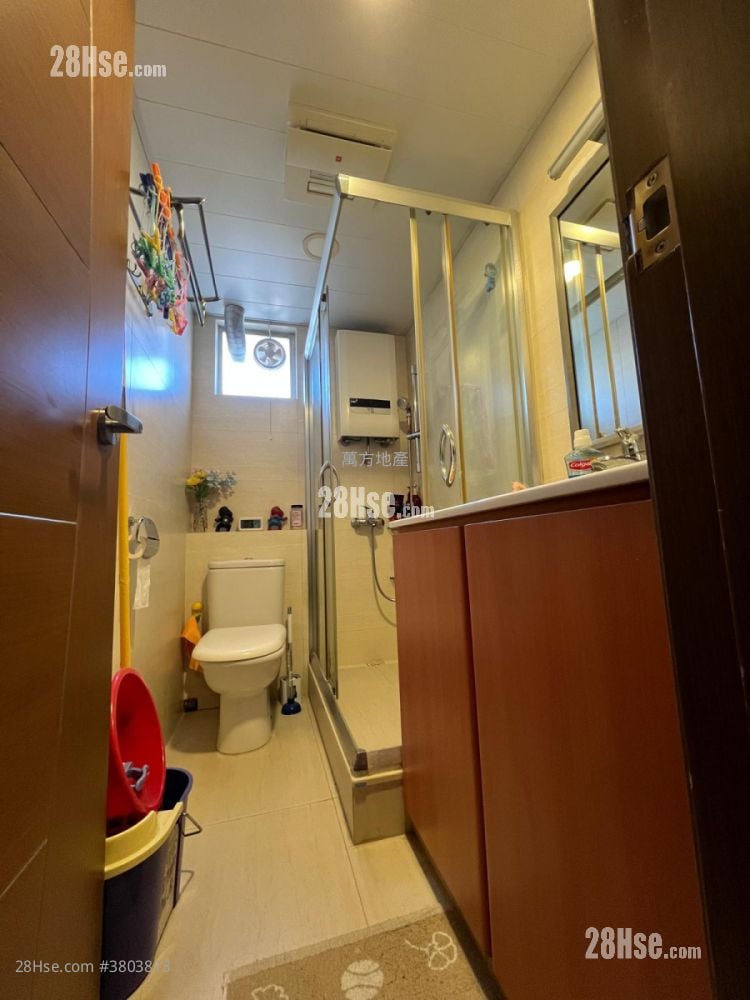 Yue Tin Court Sell 2 Bedrooms , 1 Bathroom 483 ft²