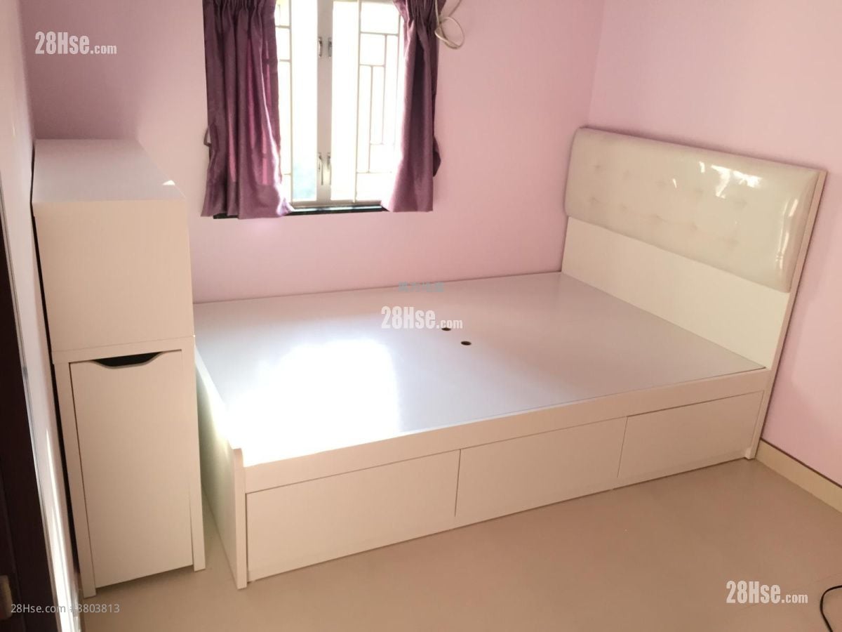 Yue Tin Court Sell 2 Bedrooms , 1 Bathroom 483 ft²