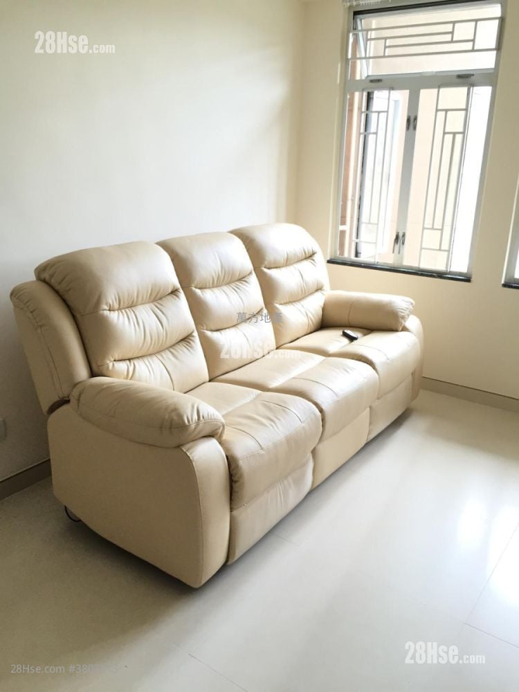 Yue Tin Court Sell 2 Bedrooms , 1 Bathroom 483 ft²